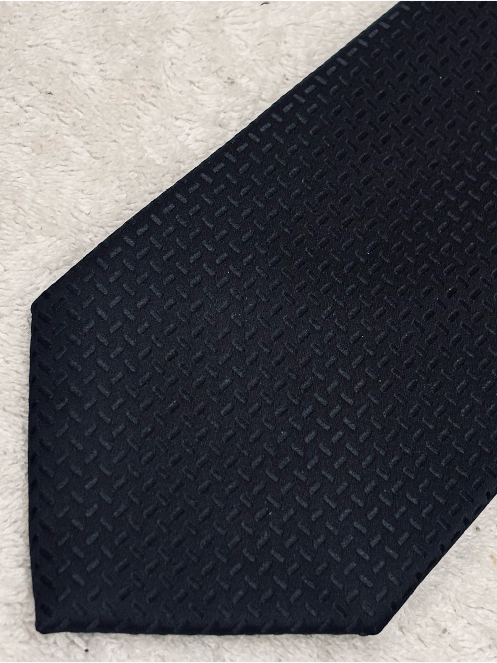 Brand New Stylish Black Tie By Geoffrey Beene - Tie Width Is 3 1/2 Inches